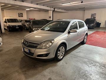 Opel Astra 1.6 16V VVT 5 porte Cosmo