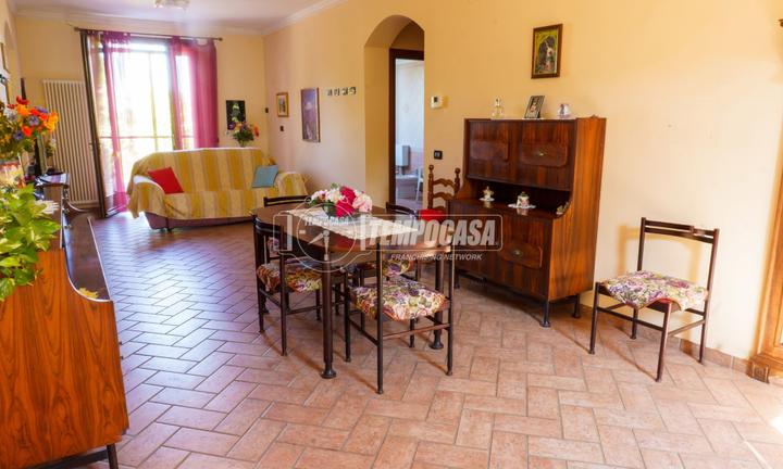 3 LOCALI PIANO TERRA CON GIARDINO PRIVATO