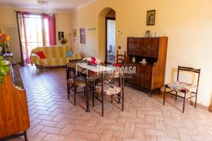 3 LOCALI PIANO TERRA CON GIARDINO PRIVATO