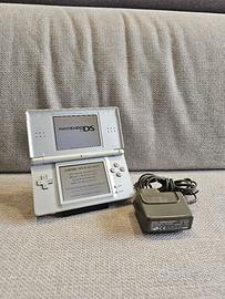 Nintendo DS lite grigio con caricatore 