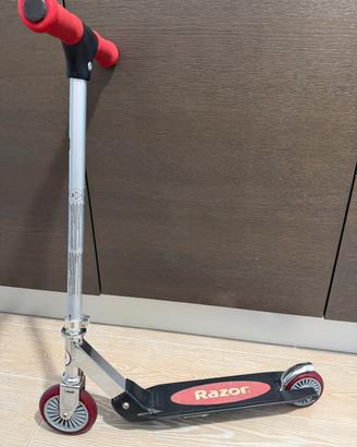 Monopattino razor