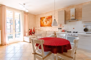 TRILOCALE CON TERRAZZO ZONA CORTI