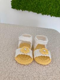 Sandaletti da neonato lavorazione uncinetto a mano