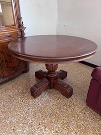Tavolo con sedie