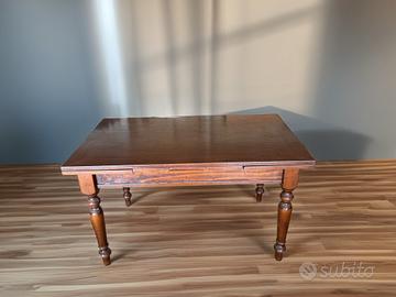 Tavolo allungabile in legno massello