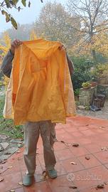 Impermeabile giacca e pantalone