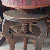antico sgabello  rotante per pianoforte 