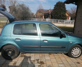 RENAULT Clio - 2004