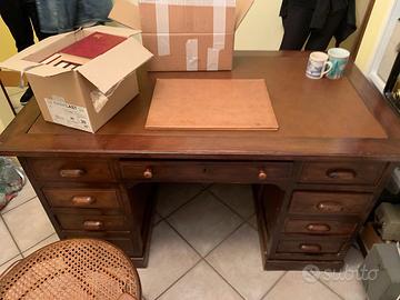 Scrivania d'epoca