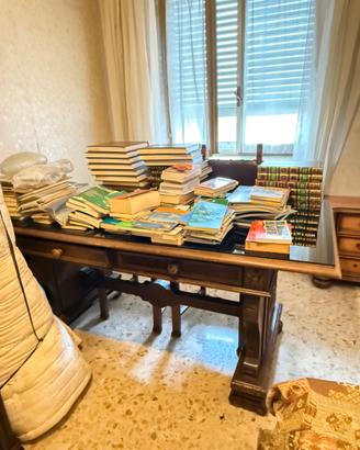 Tavolo da ufficio in stile