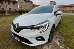 Auto renault clio