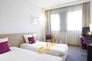 Palazzo / Stabile di 12000 m² con più di 5 locali 