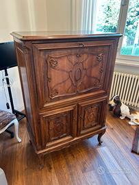 Mobile antico con ribaltina