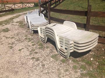 sdraia in plastica per piscina