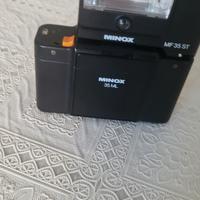 fotocamera compatta Minox 35 ML con un flash dedic