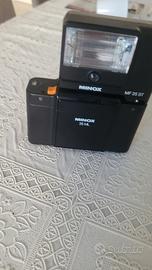 fotocamera compatta Minox 35 ML con un flash dedic