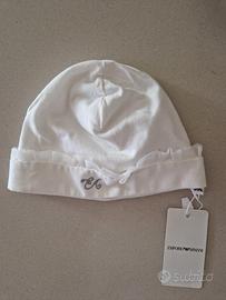 cappellino armani per neonati