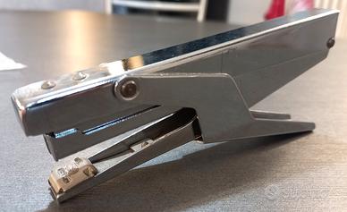 CUCITRICE + 3000 punti + pinza levapunti