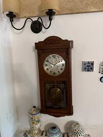 Orologio antico a pendolo