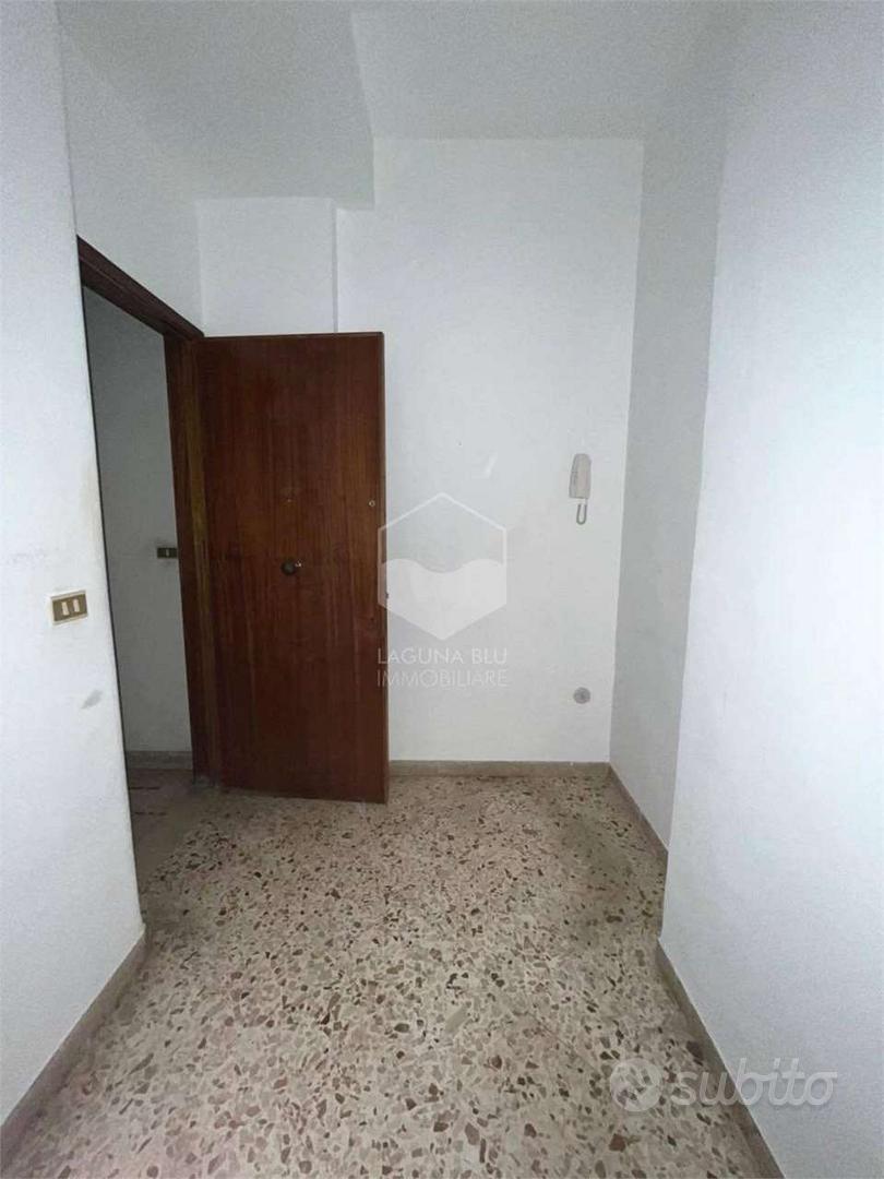 Ampio appartamento in centro - Vista 4