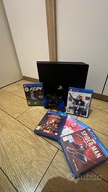 PS4 PRO 1TB + 5 GIOCHI + CONTROLLER