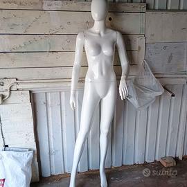 Manichino donna usato