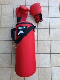 Sacco da boxe e guantoni per bambini