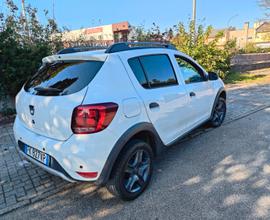 Dacia Sandero Stepway bianca benzina 90cv