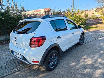 Dacia Sandero Stepway bianca benzina 90cv