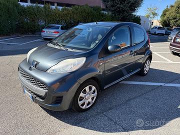 Peugeot 107 1.0 68CV 5p. Sweet Years 2Tronic