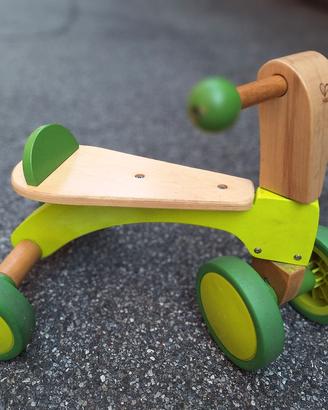 Triciclo in legno Hape