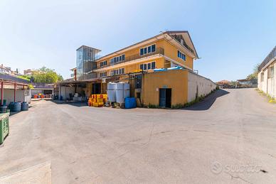 Capannone ind.con parcheggio 49-359