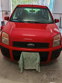 Ford fusion compreso di passaggio.