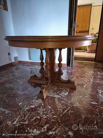 Tavolo rotondo in legno massello 