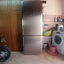 frigorifero moderno Hotpoint ariston