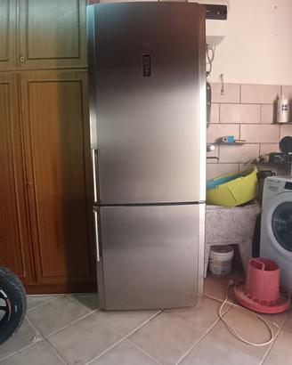 frigorifero moderno Hotpoint ariston