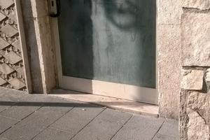 Negozio 70 mq con retro di 100 mq