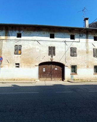 CASA DA PERSONALIZZARE CON GIARDINO