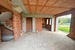 Villa rustica d'angolo al grezzo con ampio giardin