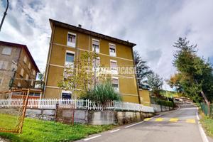 CASA INDIPENDENTE CON SPAZI COMMERCIALI