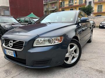 Volvo V50 D2 R-design