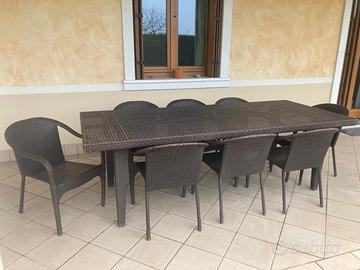 Tavolo da esterno con 8 sedie in rattan
