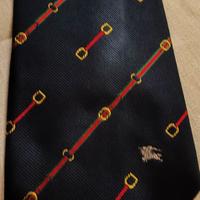 Cravatta Burberrys  sfondo blu