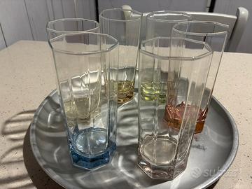 Servizio di 6 bicchieri con base colorata