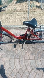 bicicletta da donna rossa