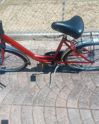 bicicletta da donna rossa