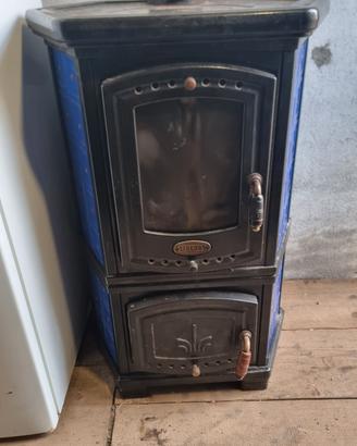 STUFA A LEGNA IN GHISA