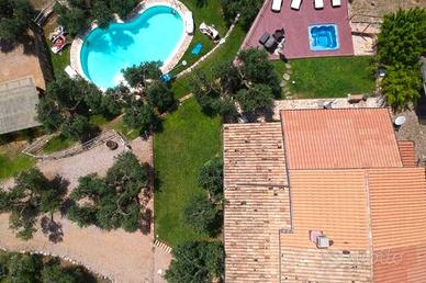 Rustico / Casale di 545 m² con più di 5 locali e b