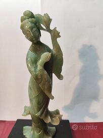 Scultura in Giada, danzatrice orientale 