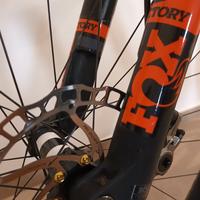 MTB carbonio Olympia F1 top gamma più attrezzatura